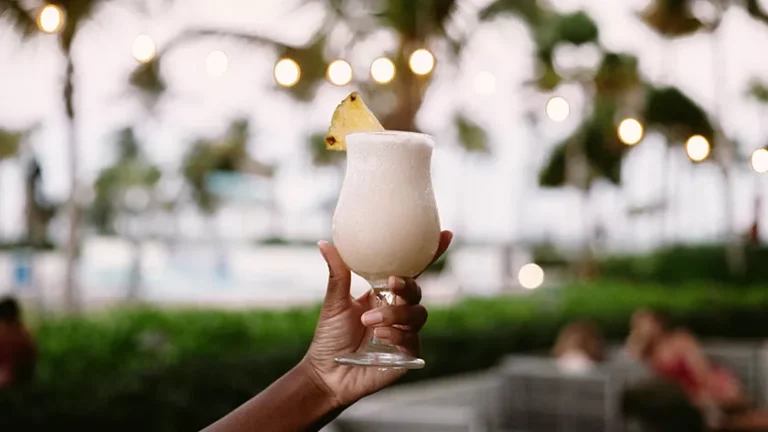 Piña Colada: a história por trás do coquetel mais famoso do Caribe