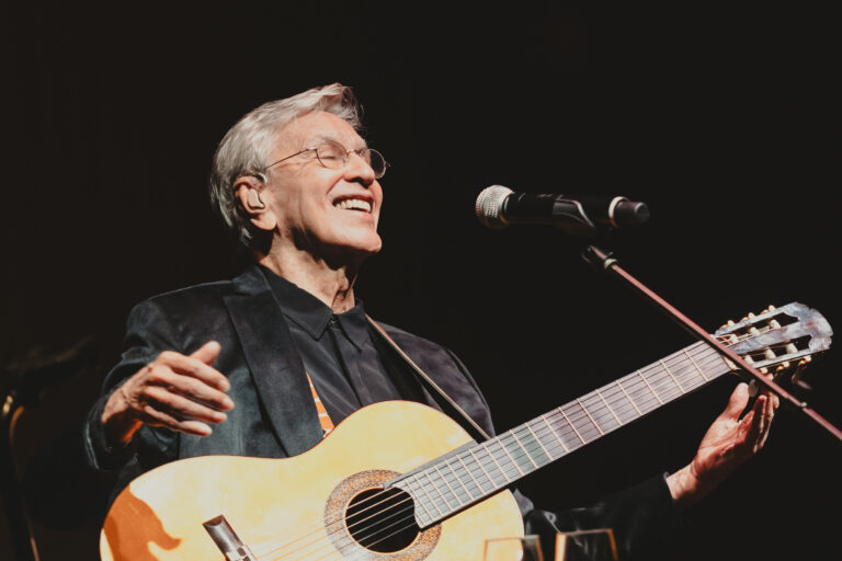 Teatro Iguatemi: Caetano Veloso faz apresentação intimista em inauguração do local
