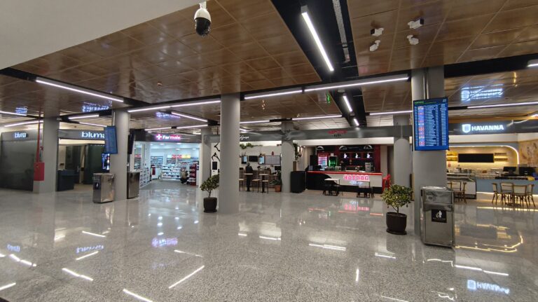 O térreo do aeroporto de Congonhas recebeu um glow up; confira novos estabelecimentos