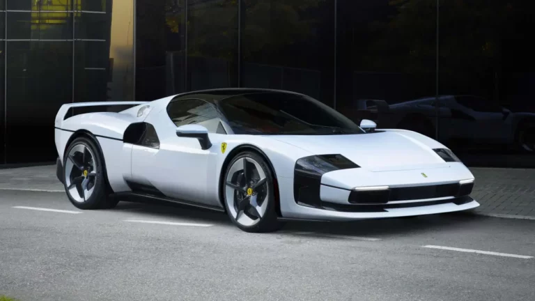 Por dentro da nova Ferrari SC40, uma máquina exclusiva que homenageia a famosa F40