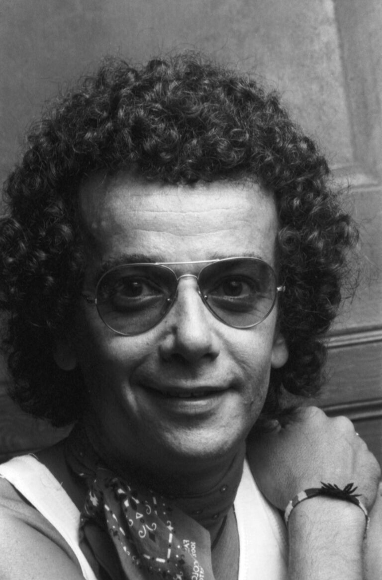 A vida do ator, crítico e produtor musical Ezequiel Neves