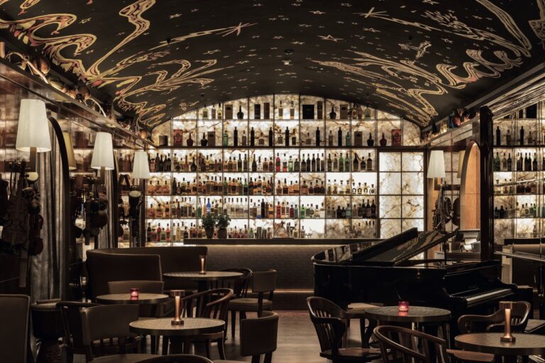 Que tal um martíni no 12º? Os melhores bares podem estar a alguns andares de distância